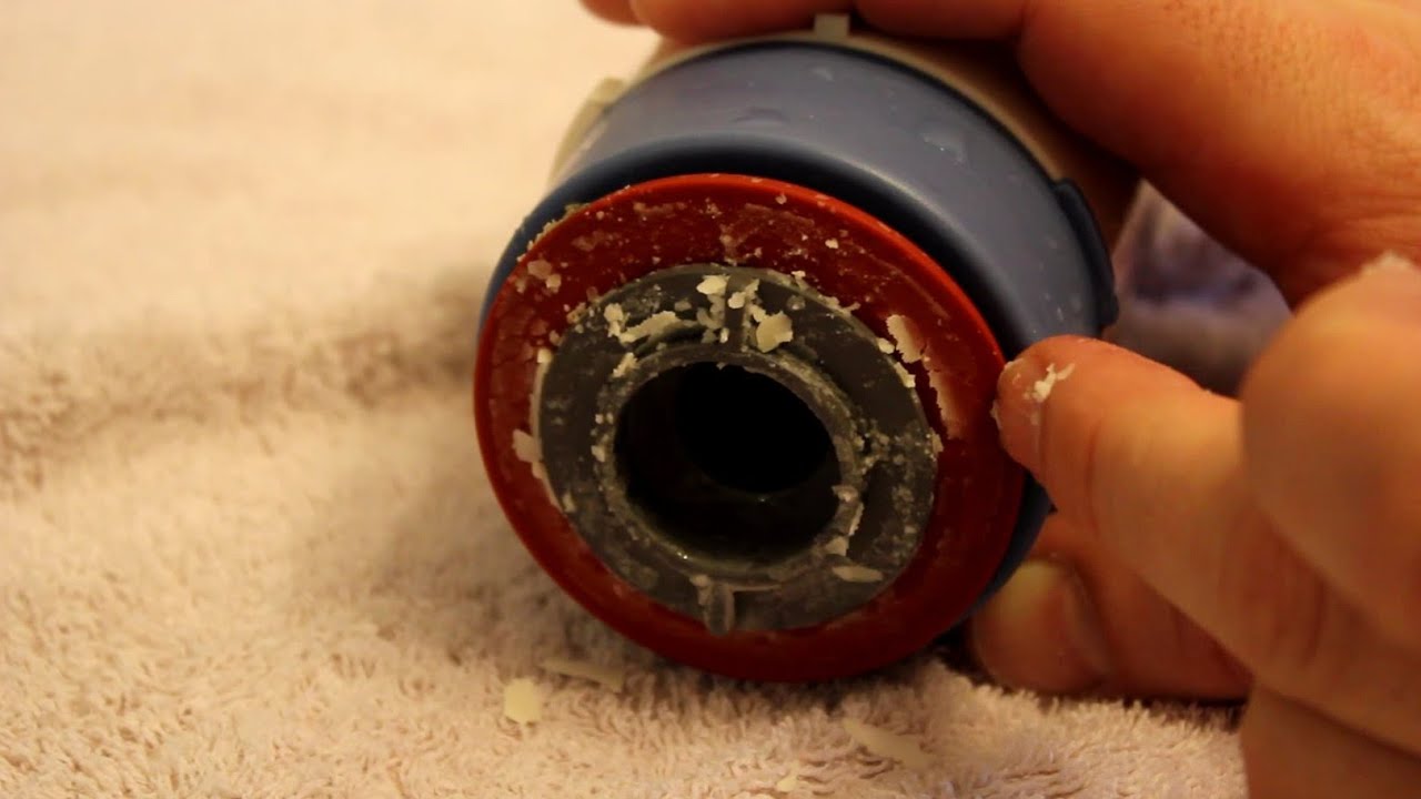 Spülkasten reparieren - Kalk entfernen