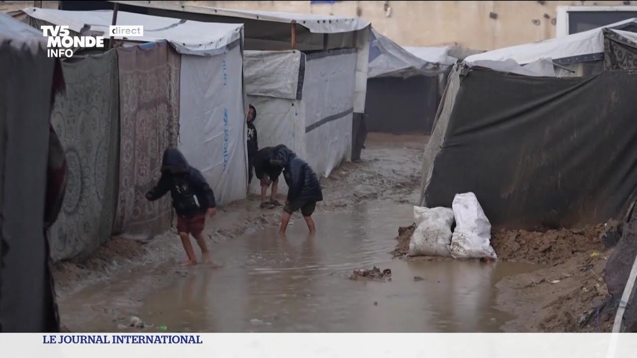 Gaza : la pluie inonde les camps de déplacés