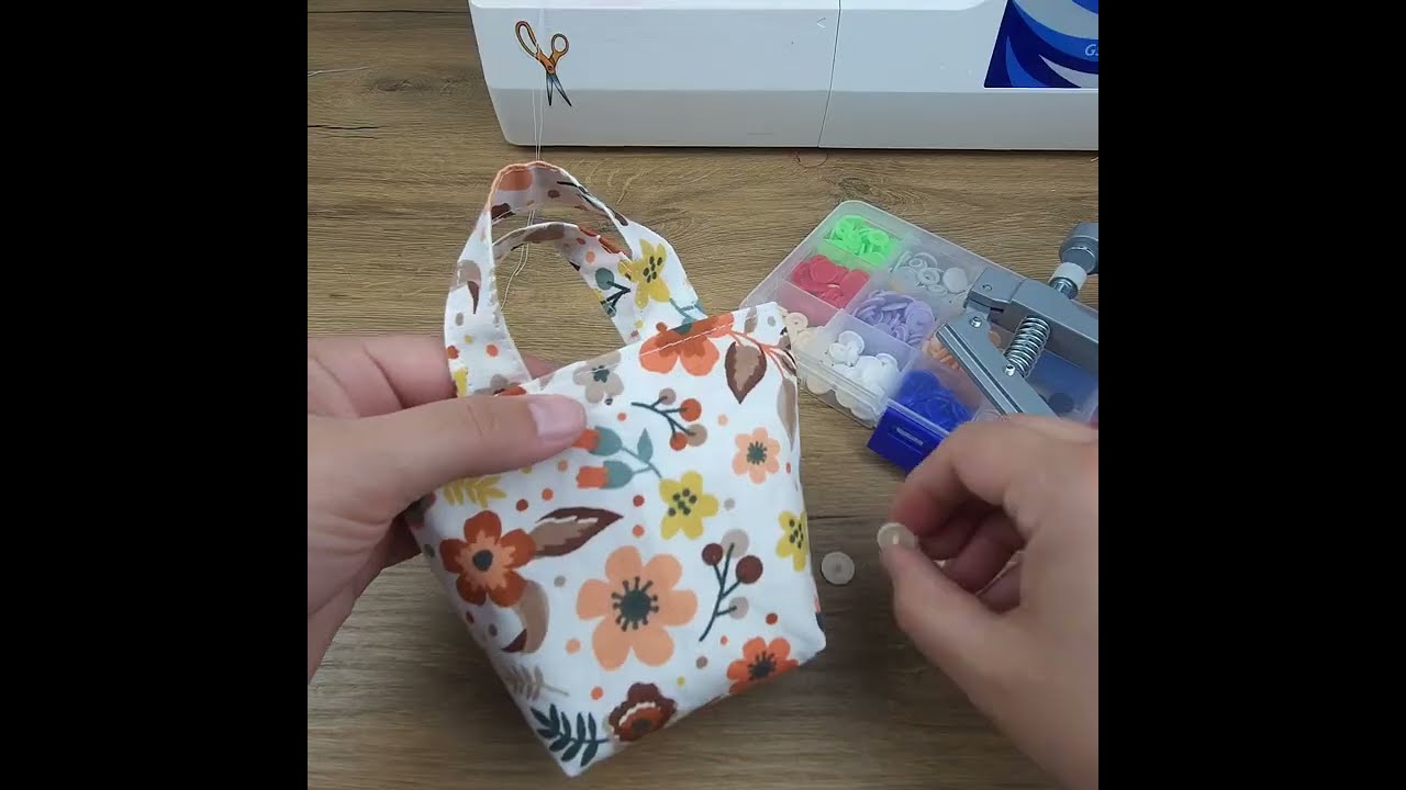 Tiny tote bag