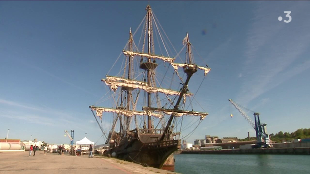 La réplique du galion de “Pirates des Caraïbes”  à Fécamp et Honfleur en juillet