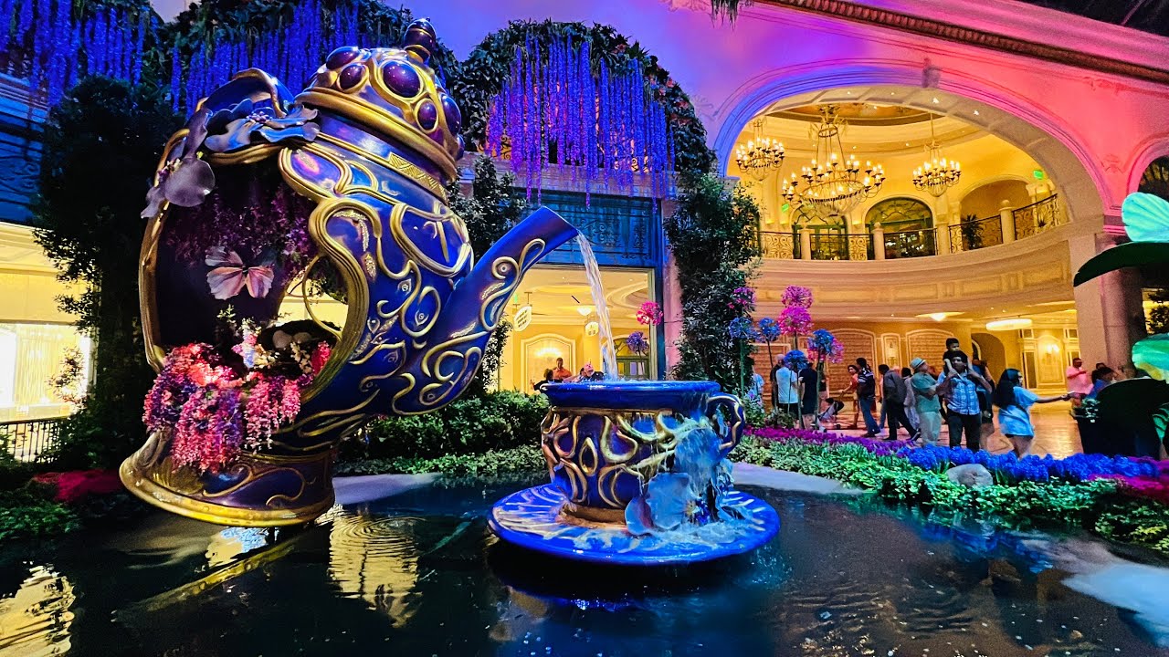 BELLAGIO CONSERVATORY & BOTANICAL GARDEN FULL TOUR @ BELLAGIO HOTEL & CASINO IN LAS VEGAS!