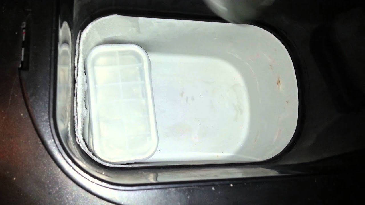 Mini geladeira Black e decker automotivo