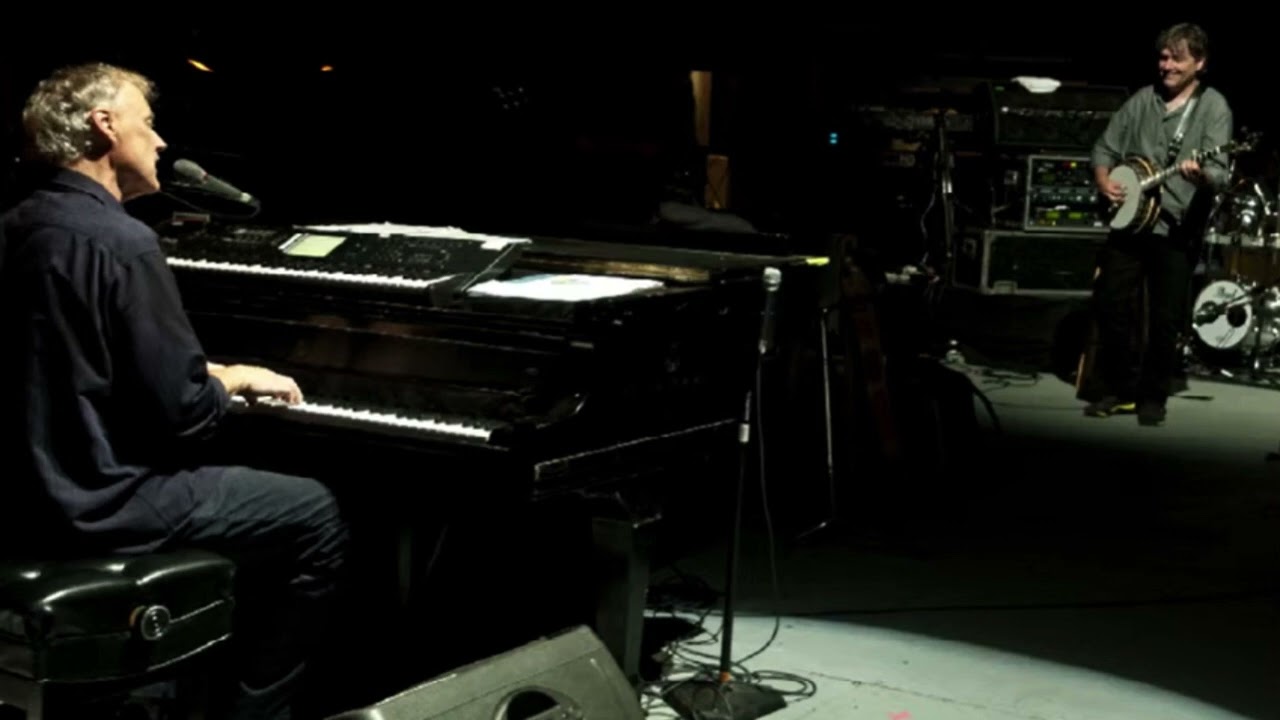 Mandolin Rain (live) - Bruce Hornsby & Bela Fleck (best version)