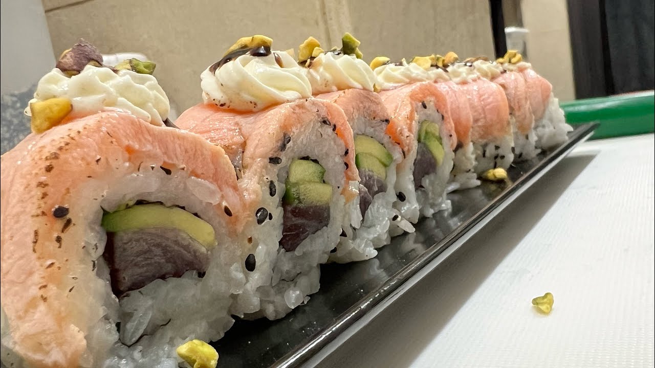 Uramaki tuna with salmon