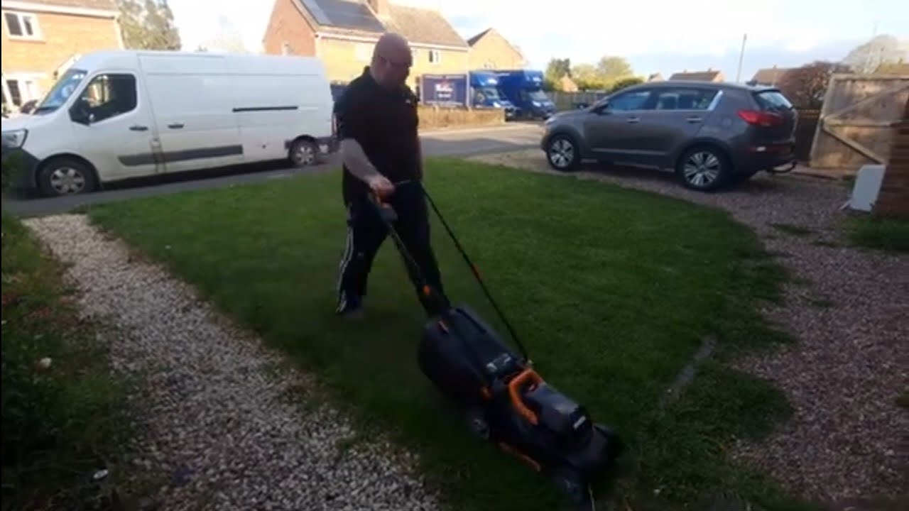 Worx wg730e 20v powershare battery powered brushless mower The great British Mow off part 1