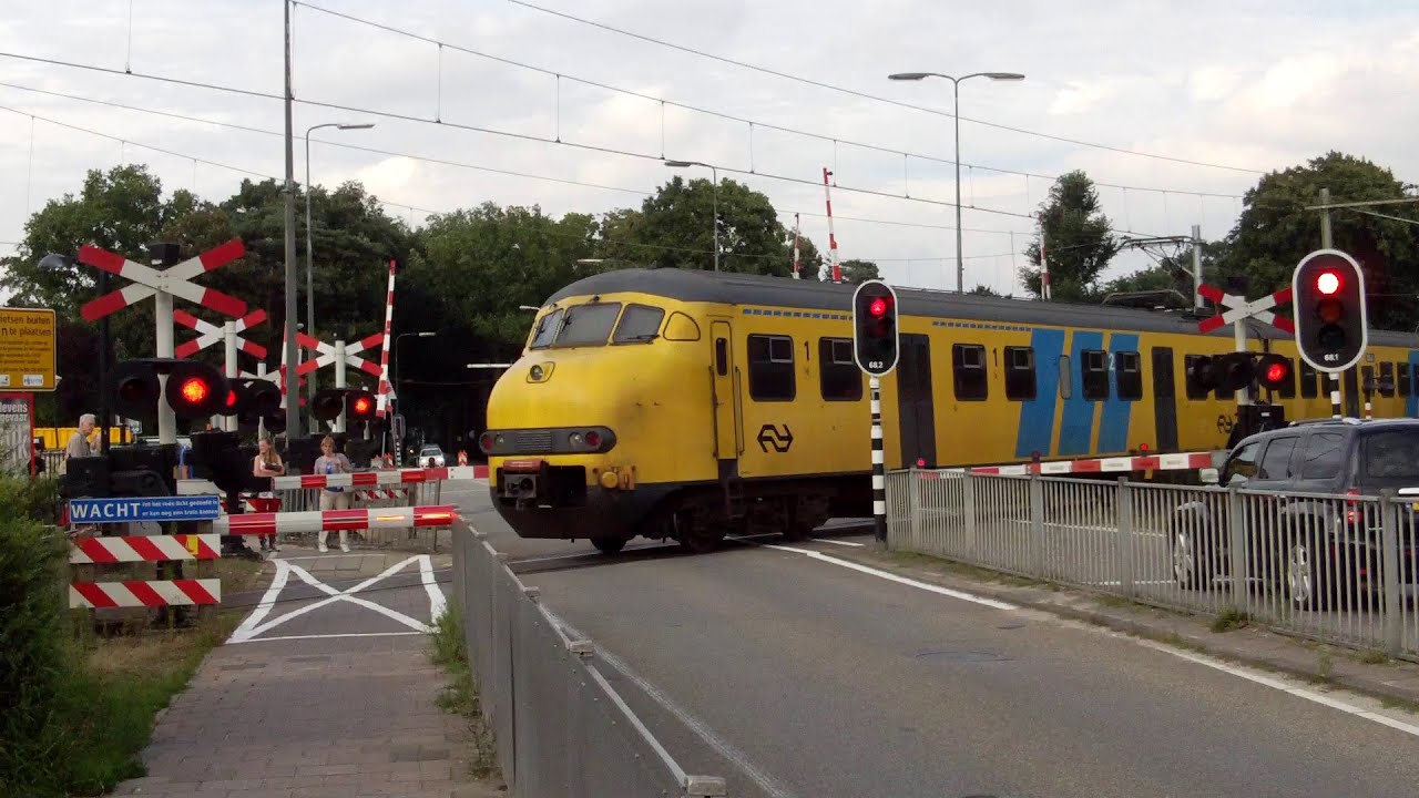 Spoorwegovergang Bilthoven / dutch railroad crossing