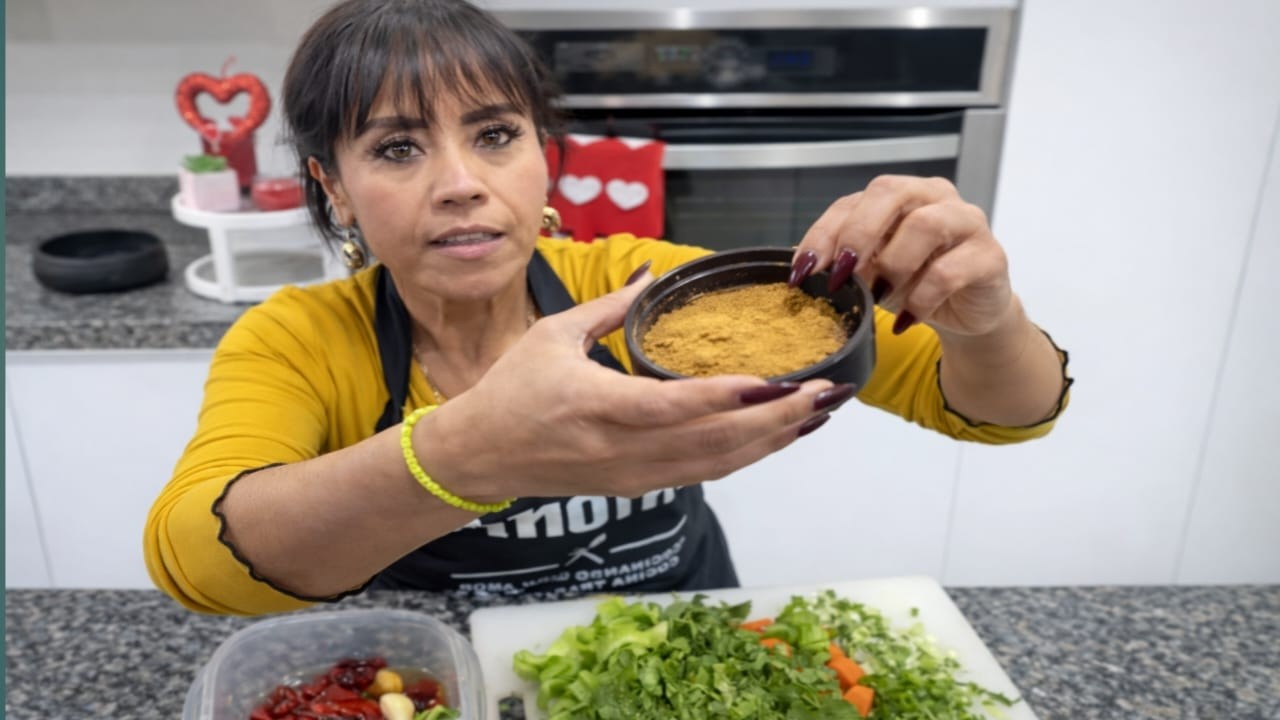 Caldo sencillo a mi estilo | Cocinando Con Antonia