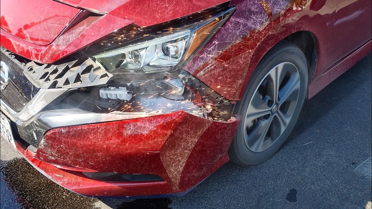 DASHCAM FOOTAGE HELPS THE POLICE SOLVE A 3-CAR CRASH