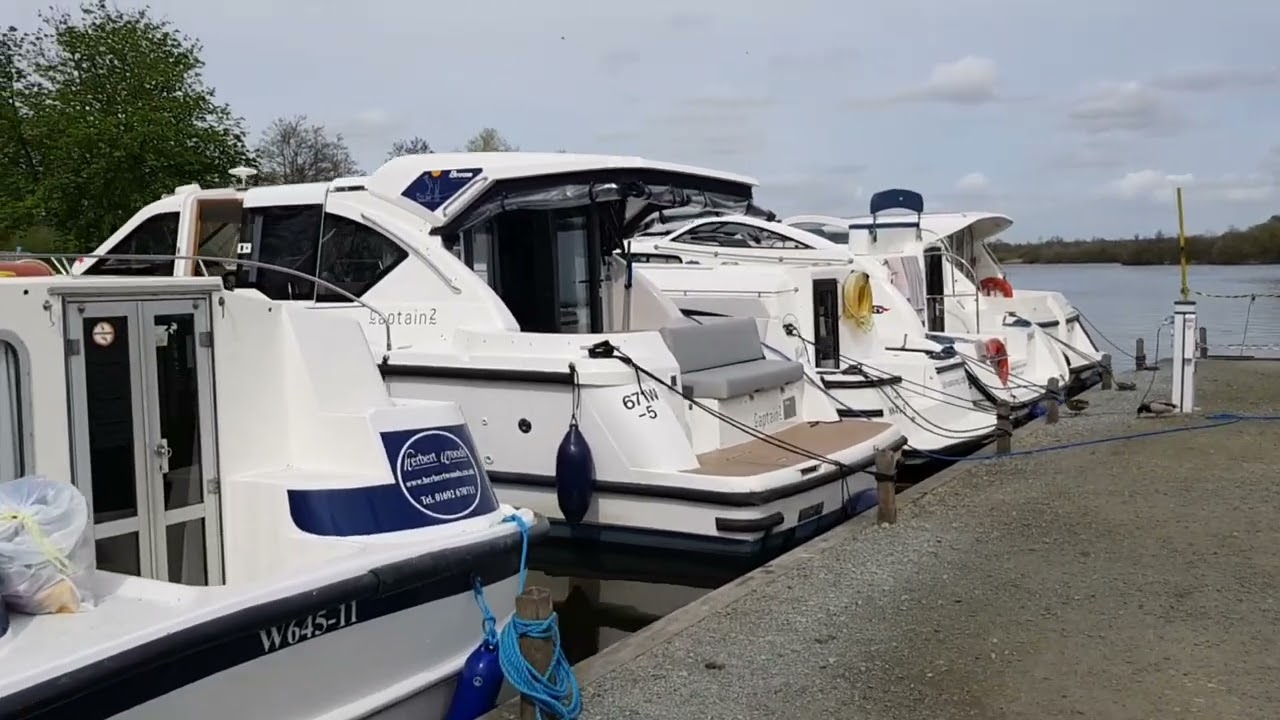 Norfolk Broads Holiday Broom Captain