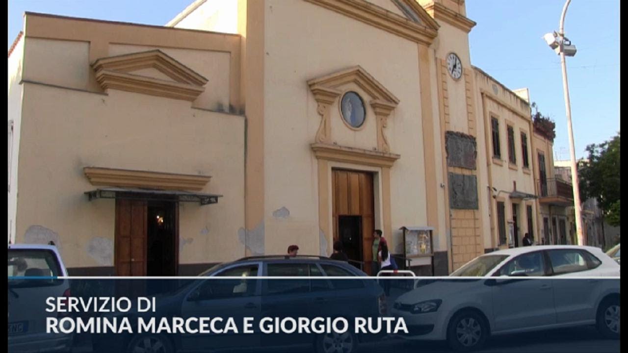 Palermo, uomo con un coltello in chiesa. Bloccato dalla polizia