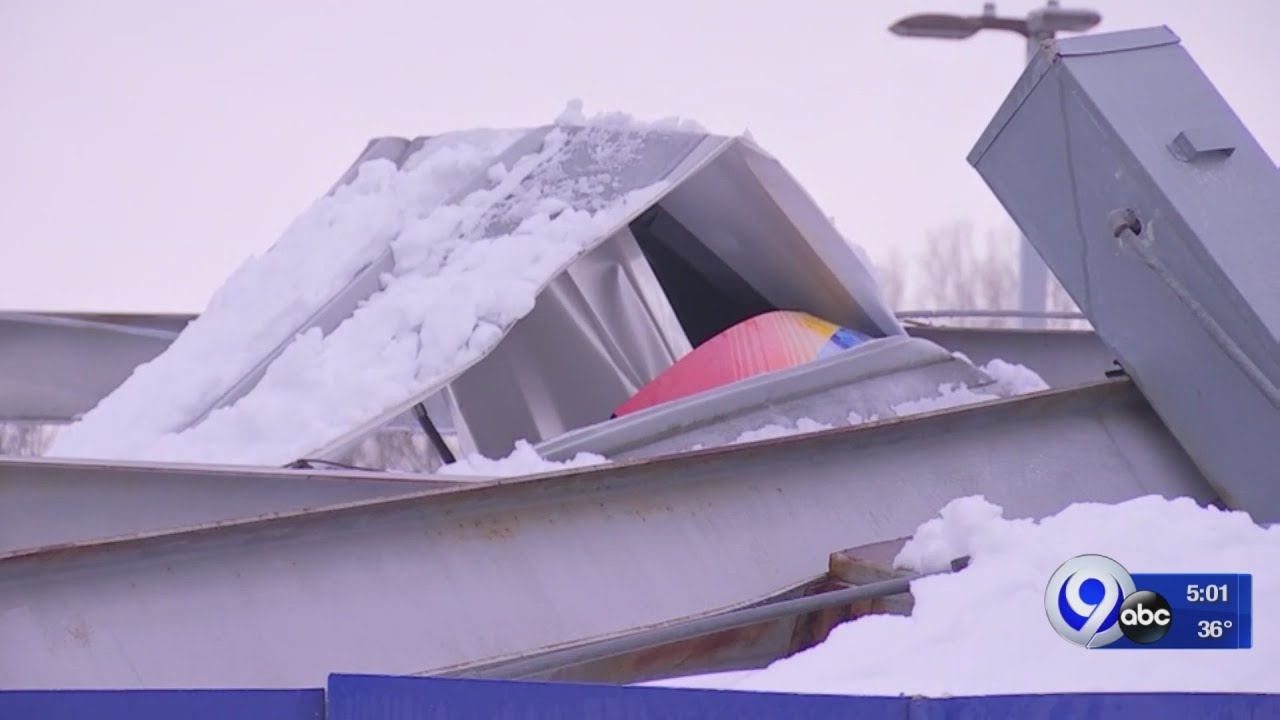 Gas station canopy collapses, no one injured