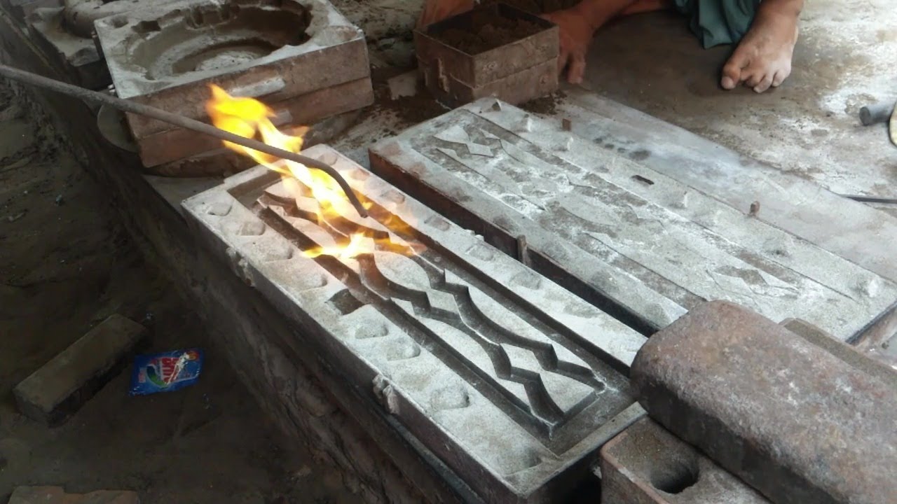 Iron casting process using sand mold