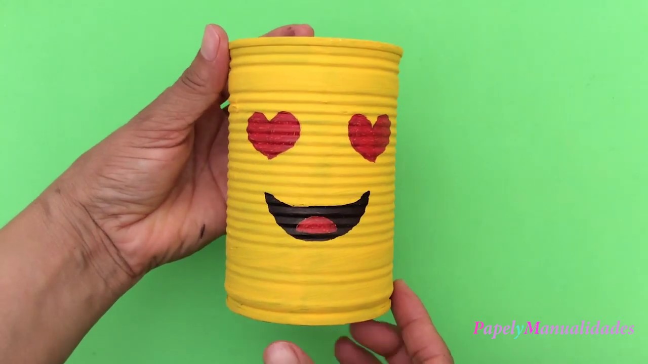 Como hacer alcancias / Alcancia de emogis /alcancias faciles | PapelyManualidades