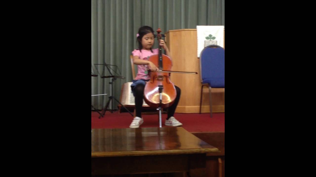 Hoe Down Show Down / Cello playing by Amelie 6 yrs