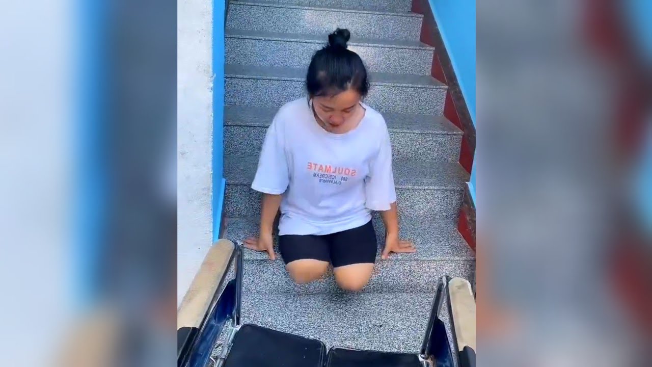 Lovely DAK Amputee Girl Slowly Walking Down the Stairs | Amputada