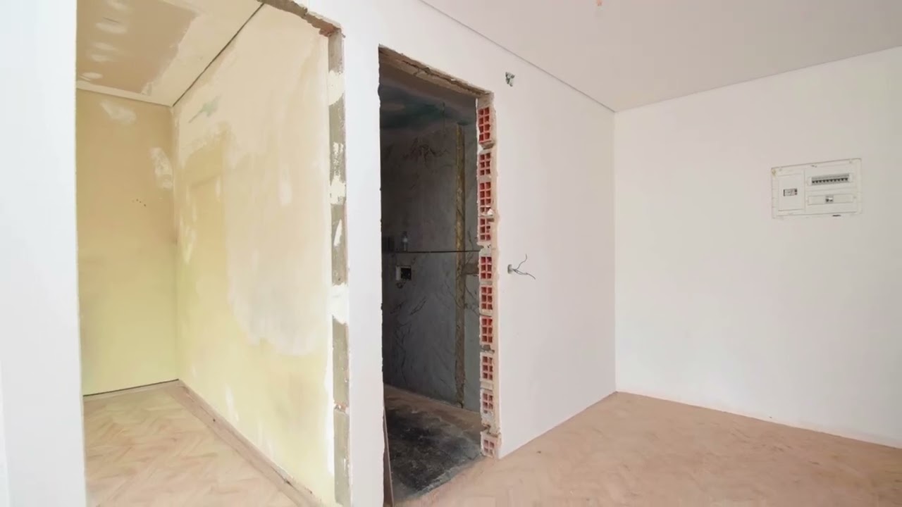 C0470 00662 - Apartamento T1 para Remodelar com Varanda e Excelente Luz Natural