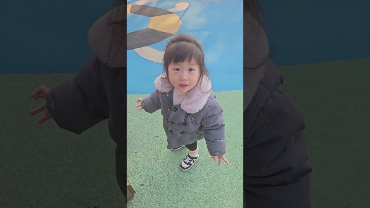 아빠 엄마 딸 강 석민 입니다^^♡ 아빠 일찍 회사에서 와서 놀이터 에서 놀아요 ㅎㅎ