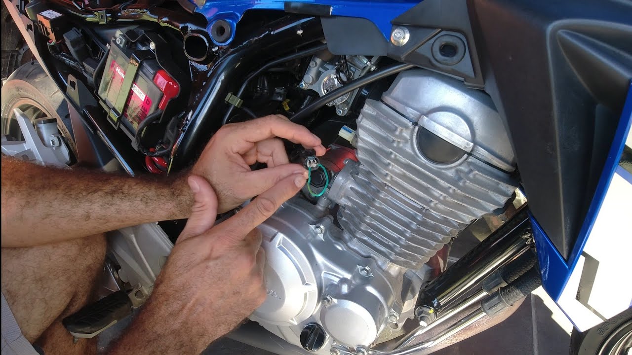 Fazendo  a inicialização da ECM após a troca do filtro de combustivel  CB250F Twister