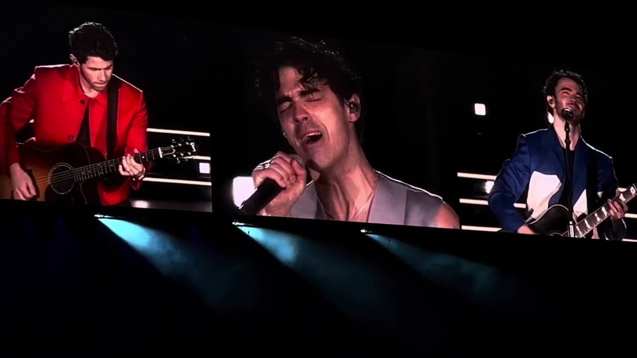Jonas Brothers - Little Bird (Live) August 25, 2023 Chicago, IL. HI Sasha