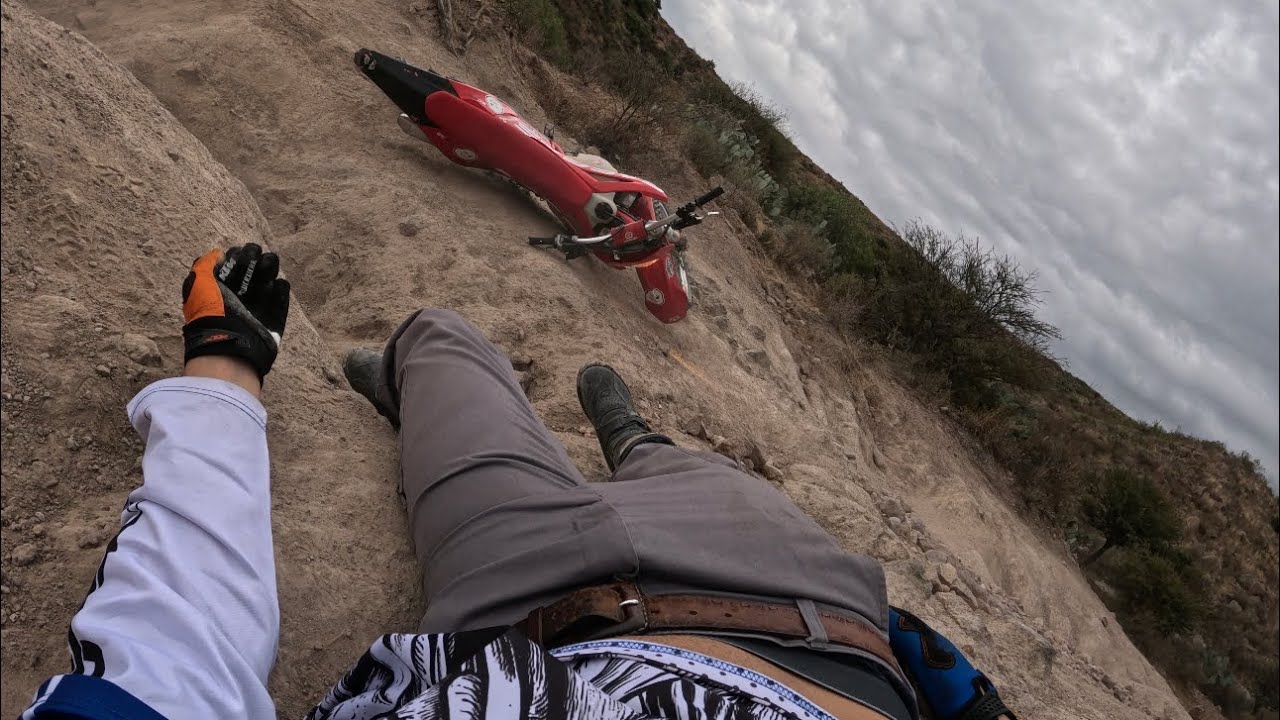 Las Peores Caídas En mi Moto Enero 2026 SUBIDA IMPOSIBLE 💀 
