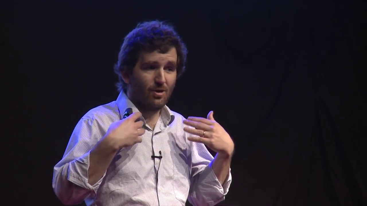Las noticias no nos muestran el mundo,lo cambian | Cristián MACKENNA | TEDxElArrayán