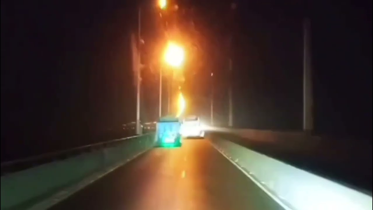 রাত বারোটায় নীরবতায় নওগাঁ থেকে ঢাকার পথে