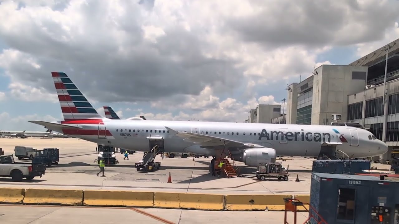 American Airlines (AAL595) landing in Miami from New York