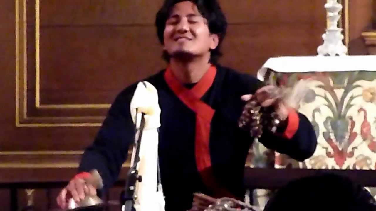 Kutumba Nepali Instrumental Band in London - super fast flute player