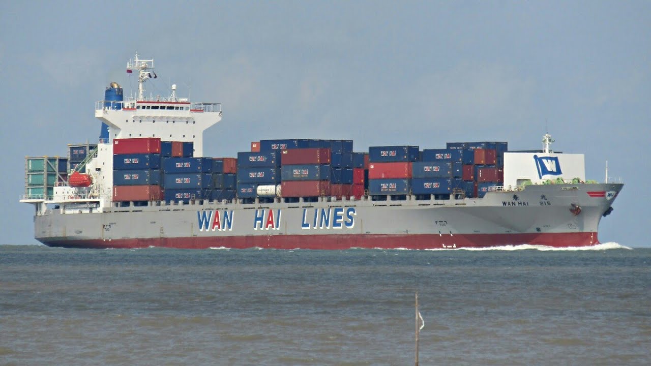WAN HAI 215, Wan Hai Lines container ship @ Madura strait. 18-01-2019