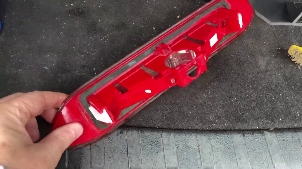 High level brake light seal replacement on a Freelander 2