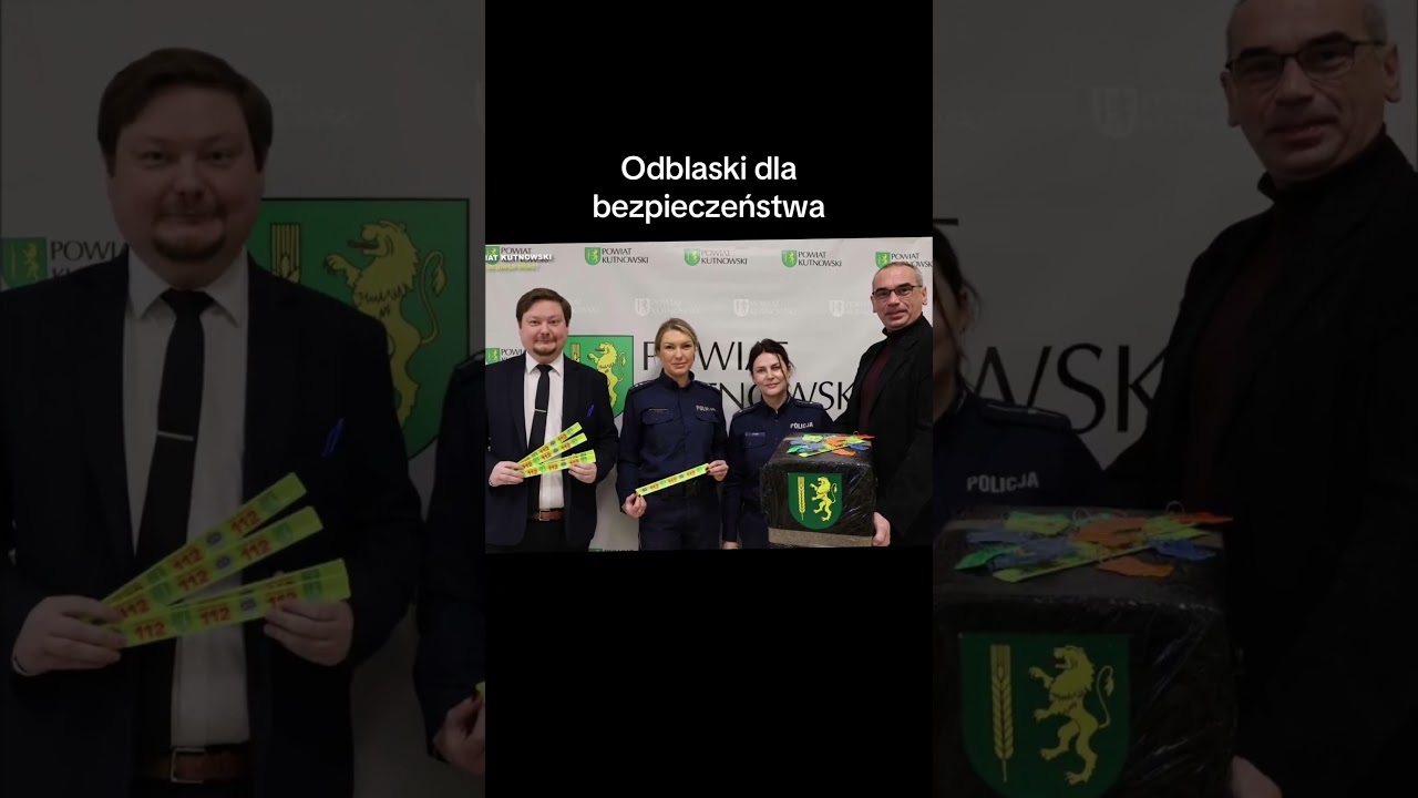 Odblaski dla bezpieczeństwa. Powiat wsparł działania policji w Kutnie