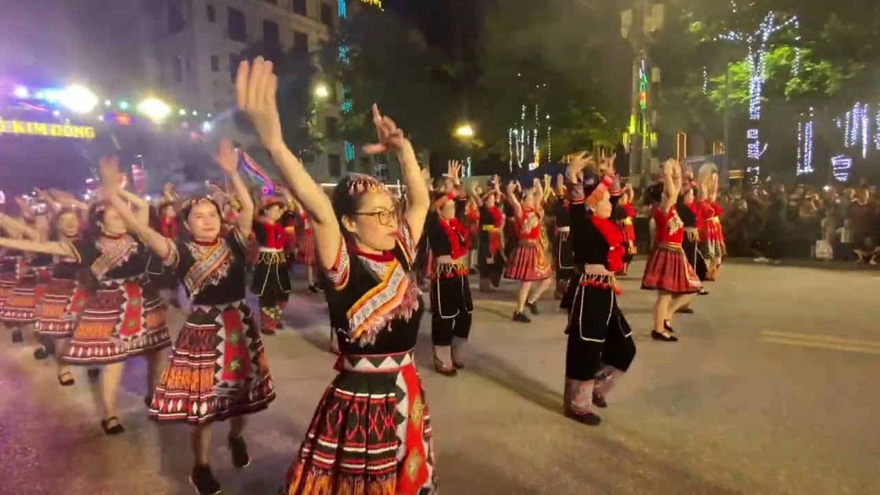 Màn đồng diễn tuyệt đẹp : Cao Bằng đón bạn ❤️ CLB SSM và CKB rumba Thúy Liễu