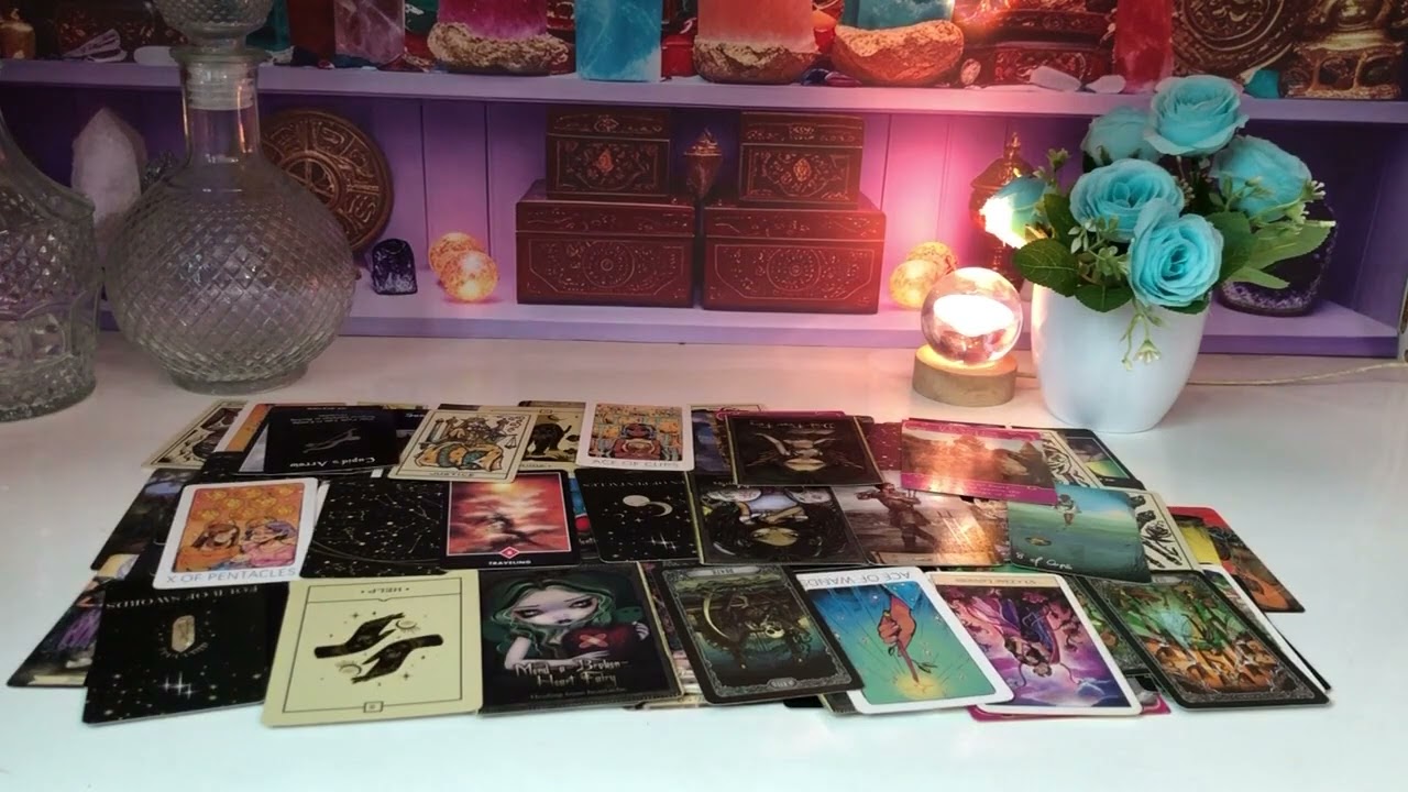 SCORPIO WHO IS THIS PERSON OBSESSIVELY WATCHING YOU 😲 SCORPIO    LOVE TAROT READING TAROT READING