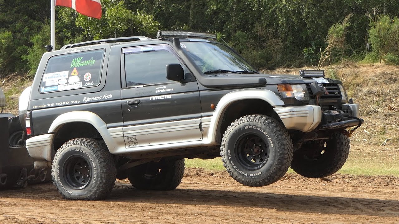 4WD Cars at Lyngs&aring; Tr&aelig;kket 2021 | Tractor / Car Pulling - Jeep V8 and Mitsubishi Pajero V6