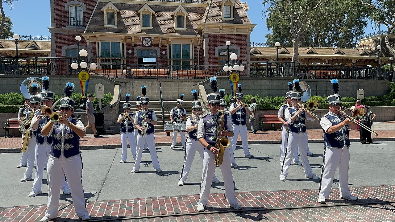 Disneyland Band | Full Town Square Set | Disneyland Resort 2024 4K