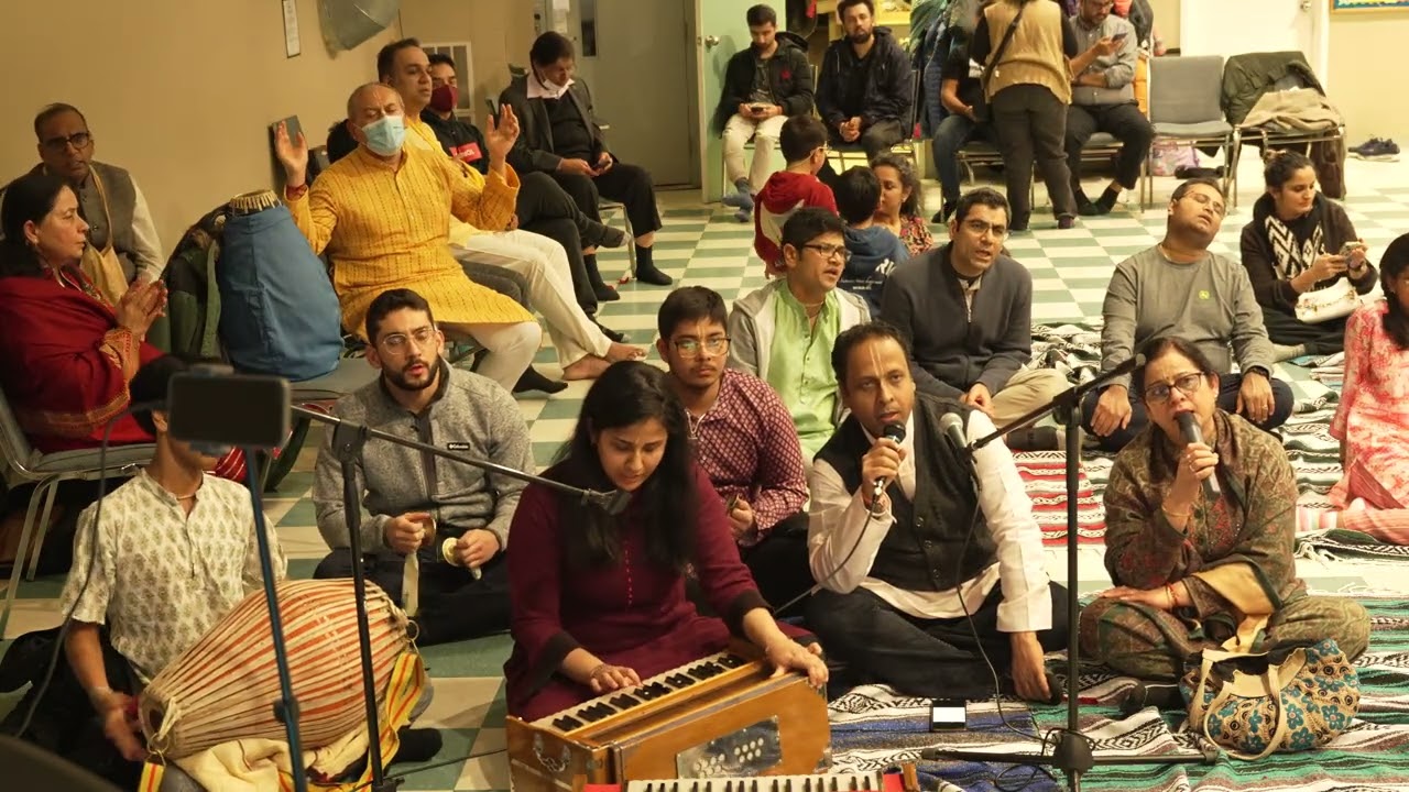 SRI KRISHNA CHAITANYA PRABHU SONG  / YOGESWARA DAS & FAMILY/ ISKCON BURLINGTON / NEW YEAR EVE KIRTAN