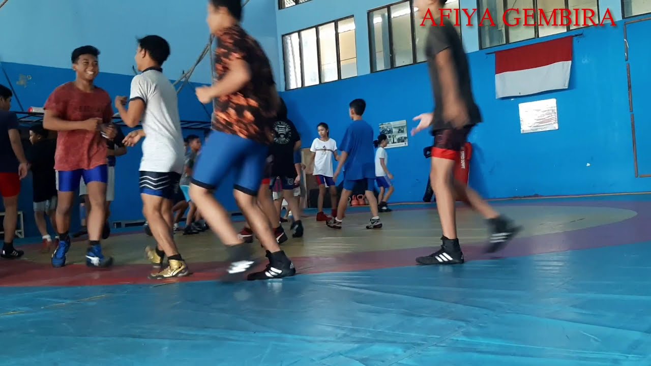 LATIHAN OLAHRAGA GULAT