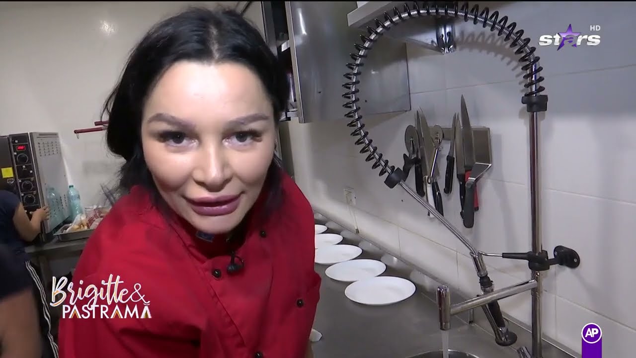 Brigitte Pastramă dă clasă tuturor angajaților săi, preparând specialități alese pentru petrecere
