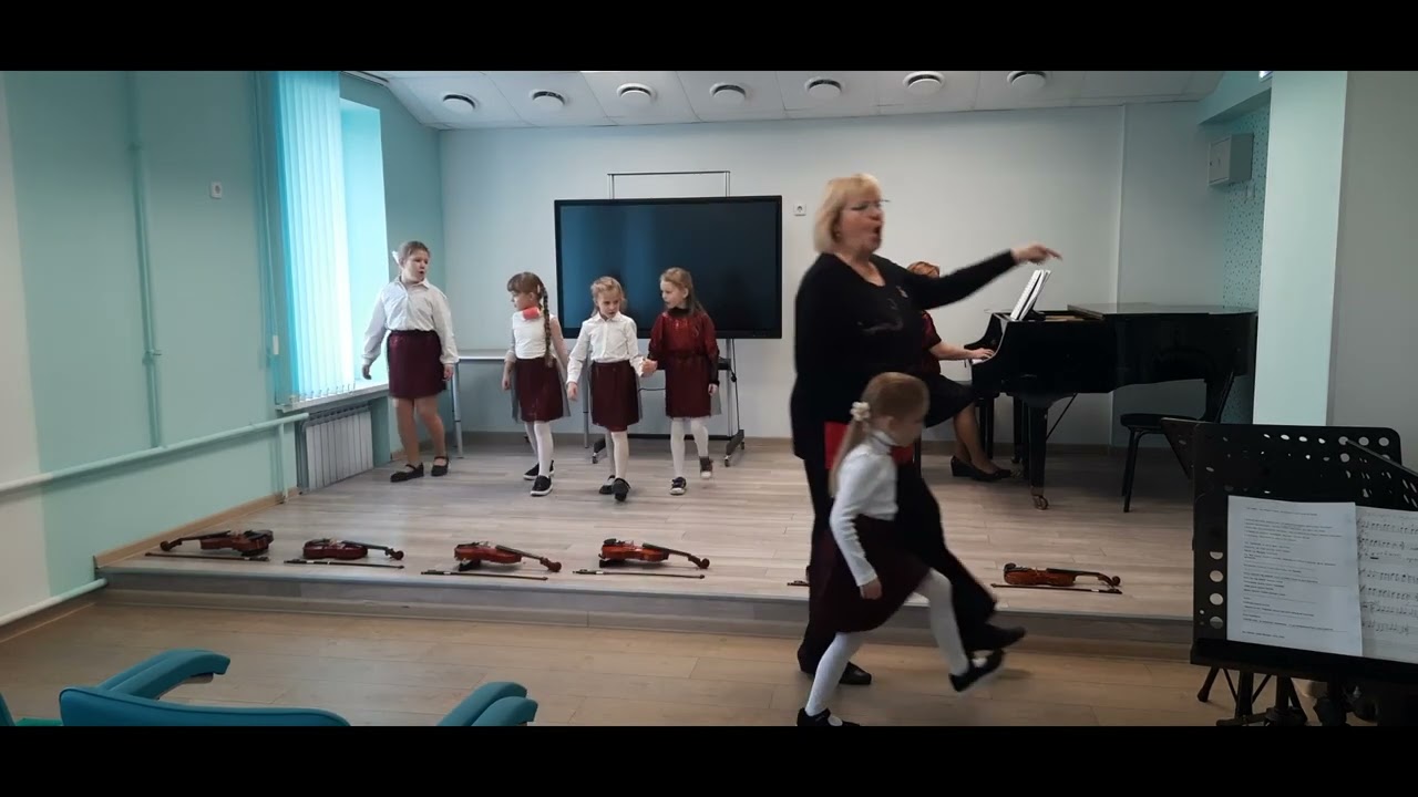 Ансамбль скрипачей 1х классов 