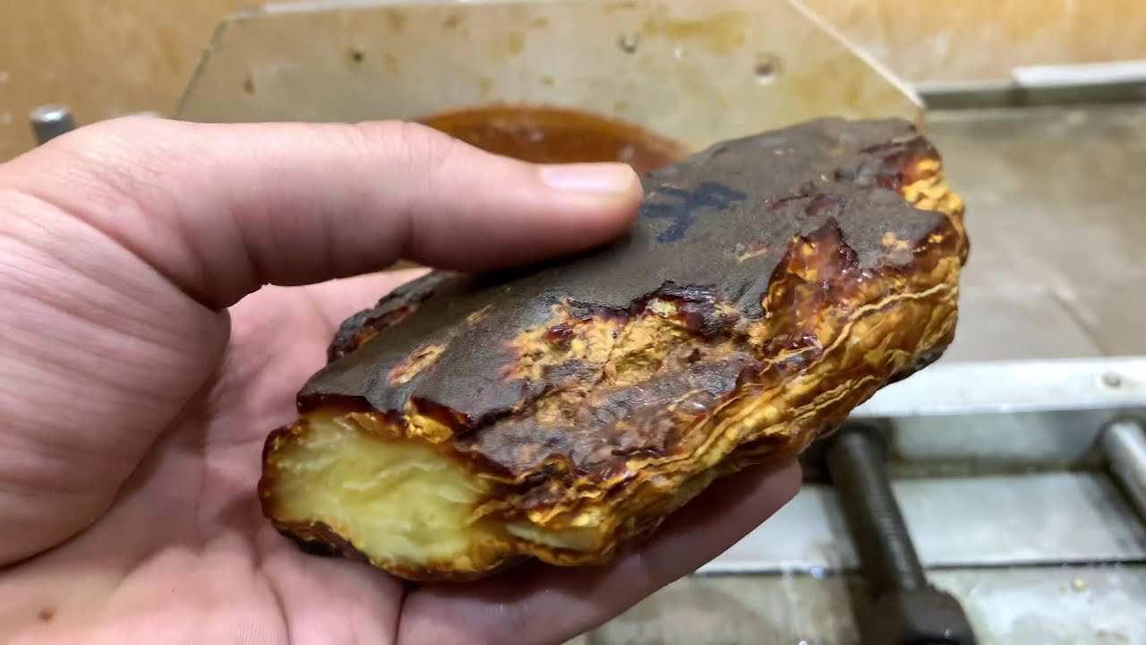 شاهد أول خطوة لتفصال مسباح من الكهرمان 😍👌👌