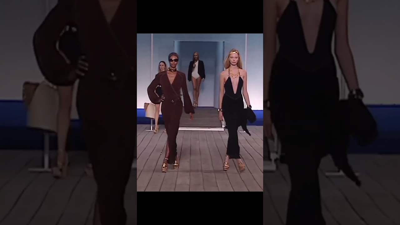 Yasmin Warsame & Tanya Dziahileva in Herm&egrave;s Spring/Summer 2007 FashionShow