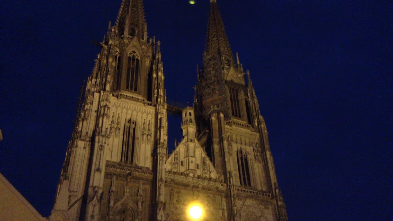 Regensburg (R) Dom St. Peter: Angelus am Abend mit Glocke 4 dann 6