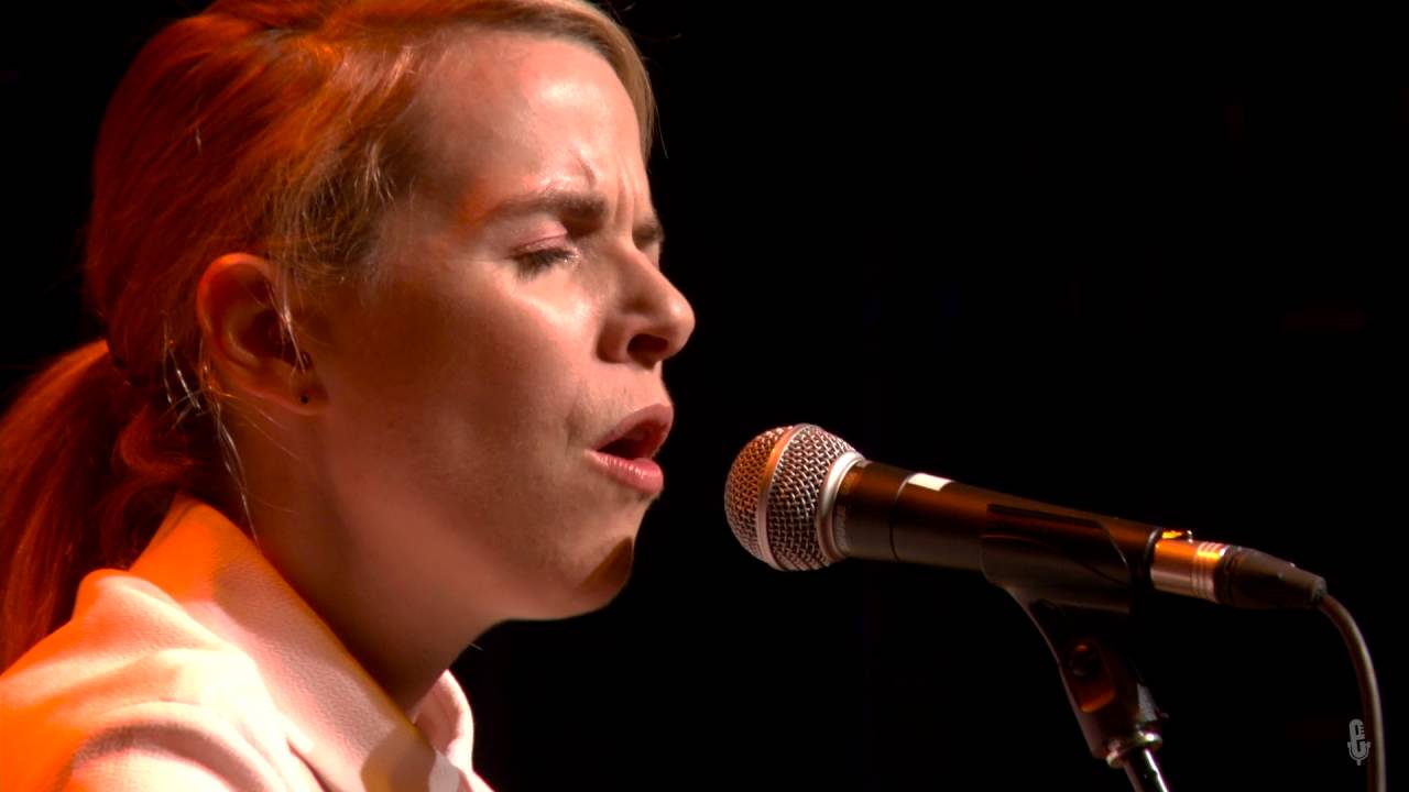 Aoife O’Donovan - Magic Hour (Live on eTown)