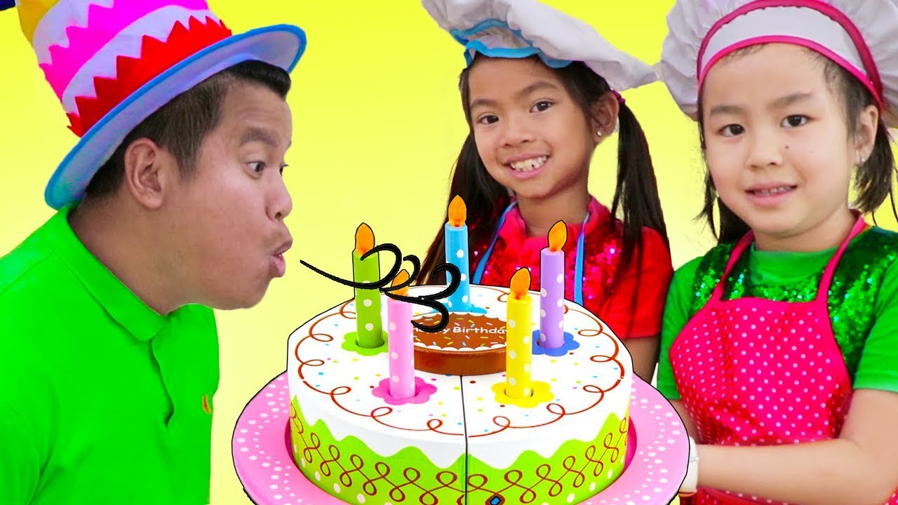 Emma & Jannie Pretend Play w/ Surprise Party & Happy Birthday Cake Kitchen Food Toys