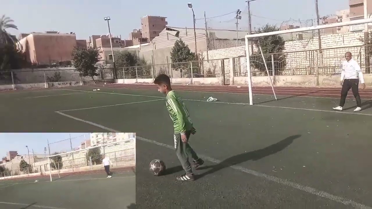 في قمه اللياقه والشياكه والاناقه واللياقة كابتن ياسر علي حارس مرمي اصيل من زمن جميل ابن مغاغه المنيا