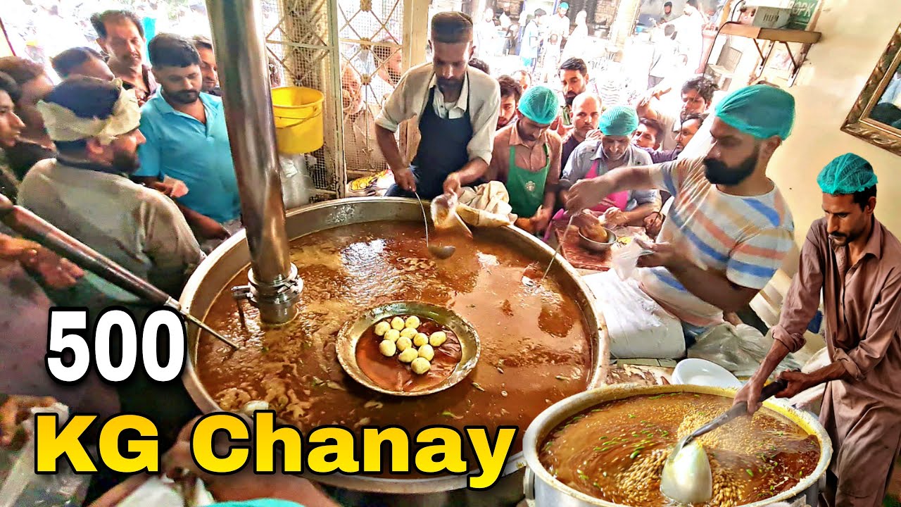 WHY PEOPLE ARE CRAZY FOR LAHORI MOOTA MURGH CHANAY | STREET FOOD IN LAHORE PAKISTAN | CHOLAY RECIPE