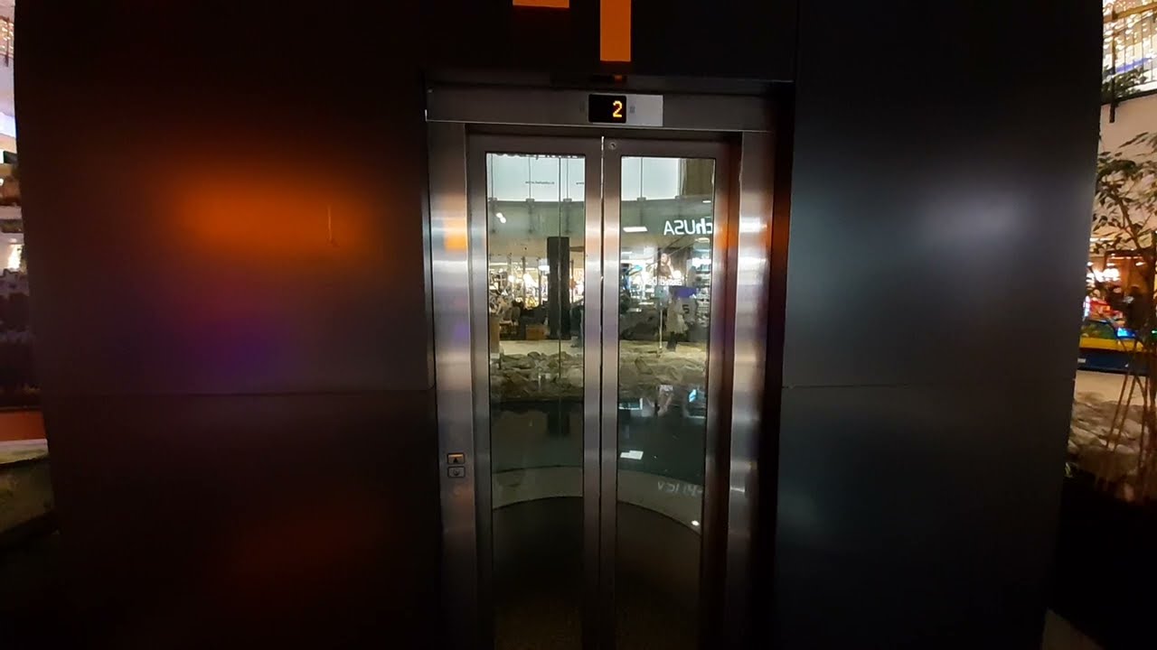 Schindler elevator 685, mall OC Mirage, Žilina, Slovakia