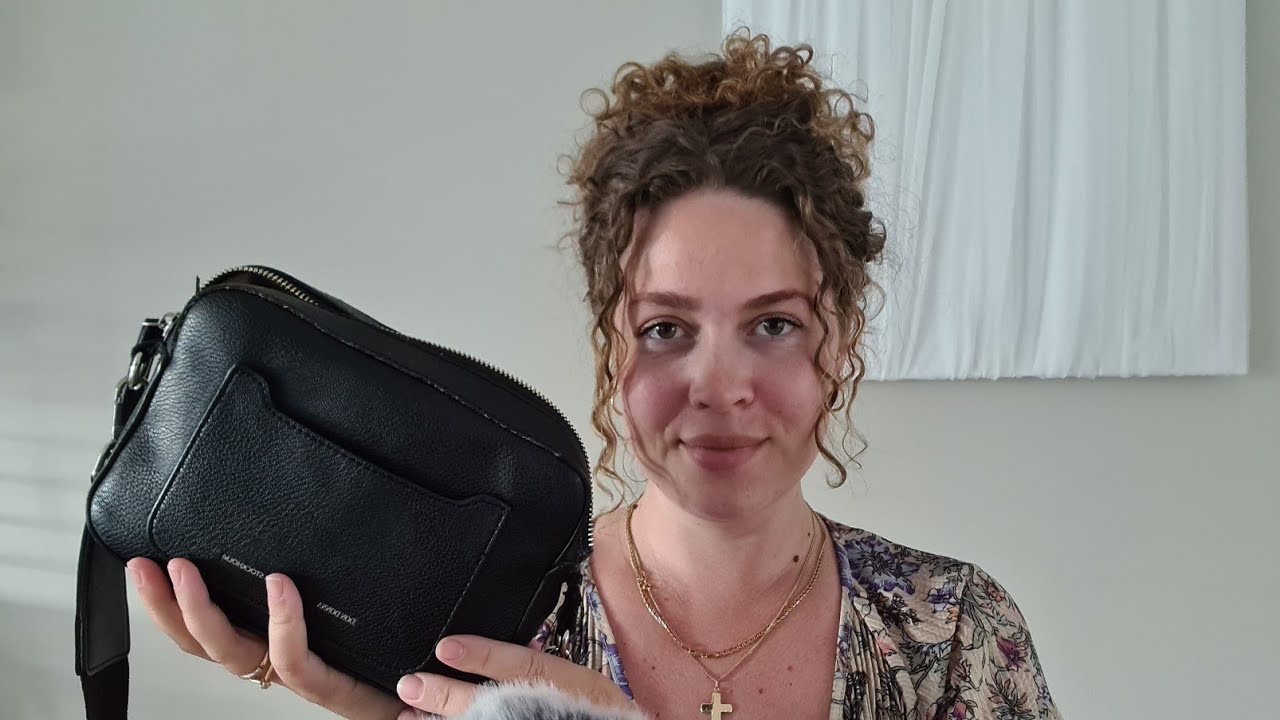 ASMR PÅ SVENSKA | WHAT'S IN MY BAG | WHISPER