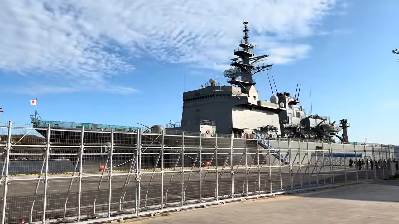 第13回広島みなとフェスタ　掃海母艦「ぶんご（MST-464）」一般公開。全長141mの迫力ある艦内見学、陸上自衛隊装備品展示　広島港クルーズターミナル　広島市南区宇品海岸３丁目１２ 宇品波止場公園