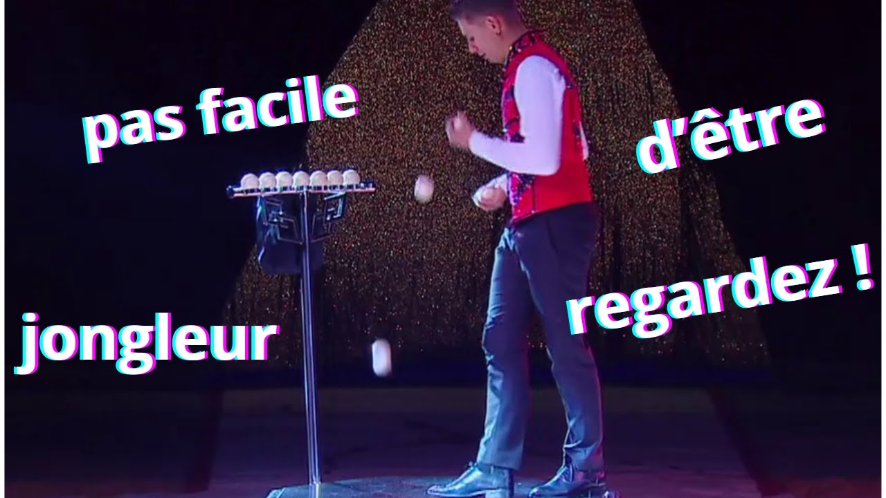 CIRQUE: NUMÉRO DE JONGLAGE.